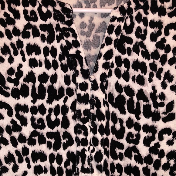 Leopard Button Top - Picture 2 of 3